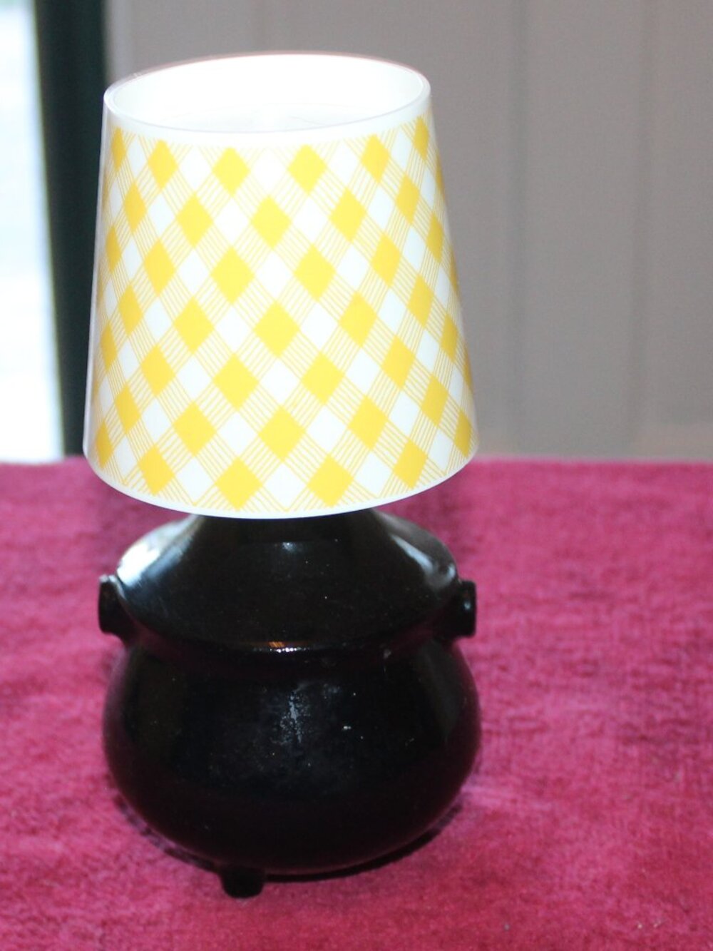 Vintage Avon Hearth Lamp cologne bottle w/black cauldron yellow gingham shade